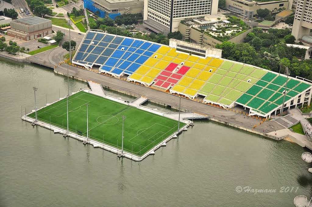 Stadion Sepak Bola Terapung Terbesar di Teluk Marina