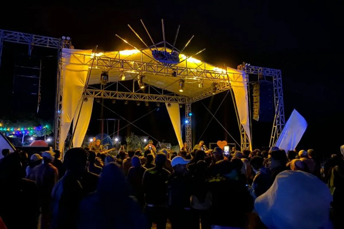 “Stars & Rabbit Hipnotis Penonton Samalas Fest di Kaki Gunung Rinjani