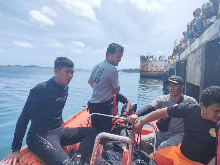 Stasiun Bakamla Tual Berhasil Evakuasi Seorang Porter Tenggelam di Pelabuhan Tual