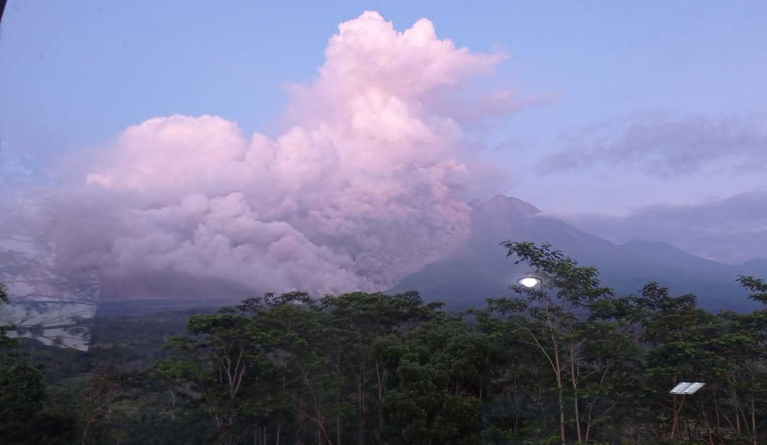 Status Gunung Semeru Awas, Warga Diminta Menyelamatkan Diri
