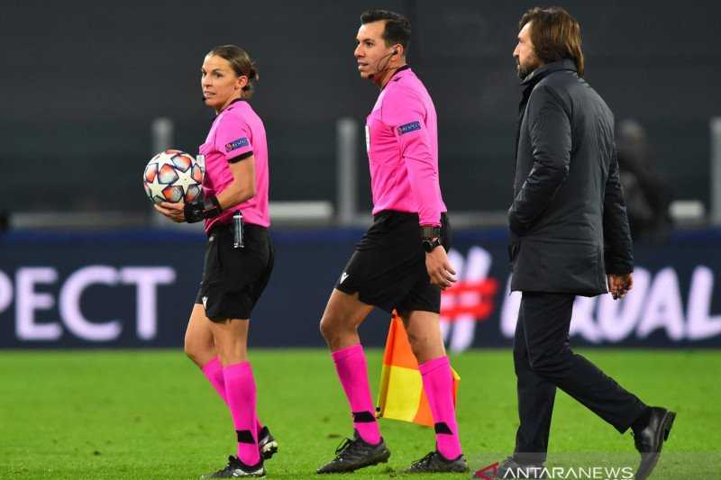 Stephanie Frappart Akan Jadi Wasit Perempuan Pertama di ...