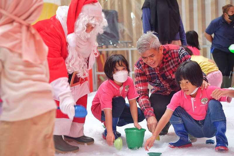 Suguhkan  Suasana Natal Mal Ciputra Jakarta Hadirkan Sensasi Bermain Salju