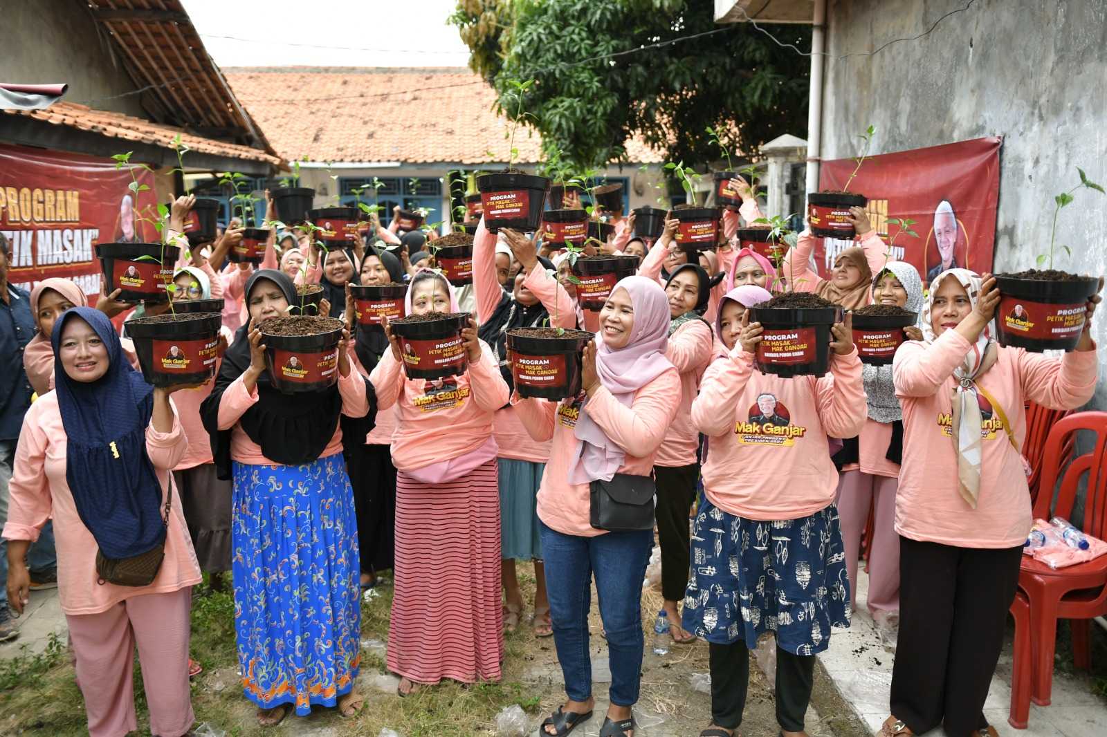 Sukarelawan Mak Ganjar Ajak Ibu-ibu di Pegadungan Budidaya Cabai 2