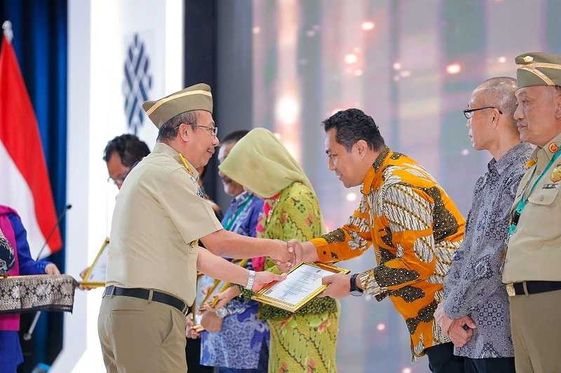 Sukses Edukasi Tuberkulosis di Tempat Kerja, Otsuka Terima Penghargaan dari Kemenaker