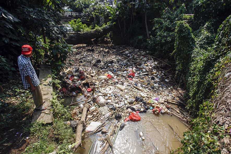 Sungai Tercemar Sampah Rumah Tangga