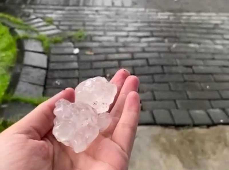 Surabaya hujan es