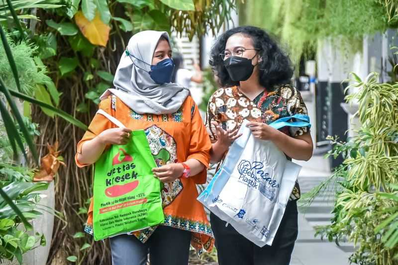 Surabaya Larang Pemakaian Kantong Plastik di Pasar, Jika Melanggar Apa Sanksinya?