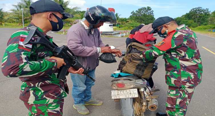 Sweeping Tentara di Tapal Batas Negara di Bulan Ramadan