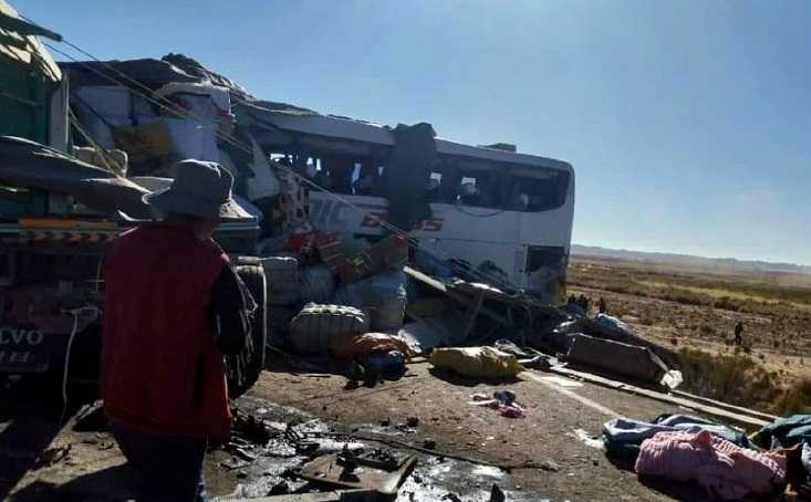 Tabrakan Maut Truk dan Bus Penumpang di Bolivia Tewaskan 16 Orang