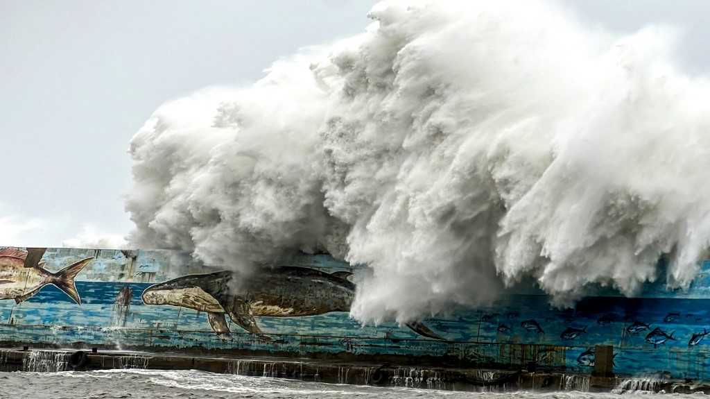 Taiwan Bersiap Menghadapi Topan Kong-rey, Badai Terkuat dalam 30 Tahun 1