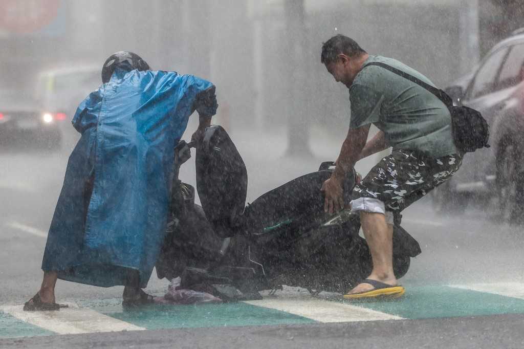 Taiwan Bersiap Menghadapi Topan Kong-rey, Badai Terkuat dalam 30 Tahun 2