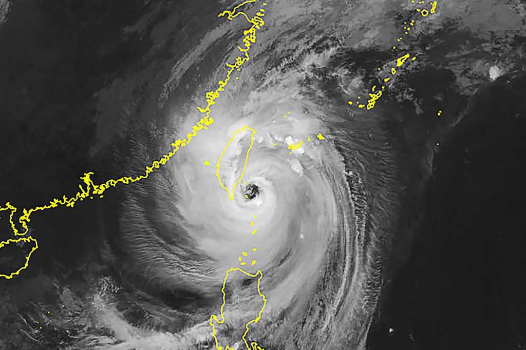 Taiwan Bersiap Menghadapi Topan Kong-rey, Badai Terkuat dalam 30 Tahun 3