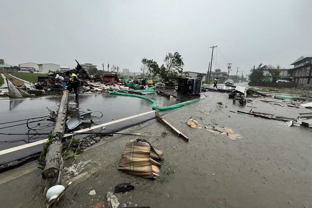 Taiwan Bersiap Menghadapi Topan Kong-rey, Badai Terkuat dalam 30 Tahun 5