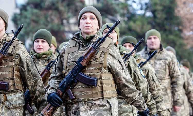 Tak Gentar! Wanita Ukraina Berbondong-bondong Masuk Militer Mau Bikin Putin Keok