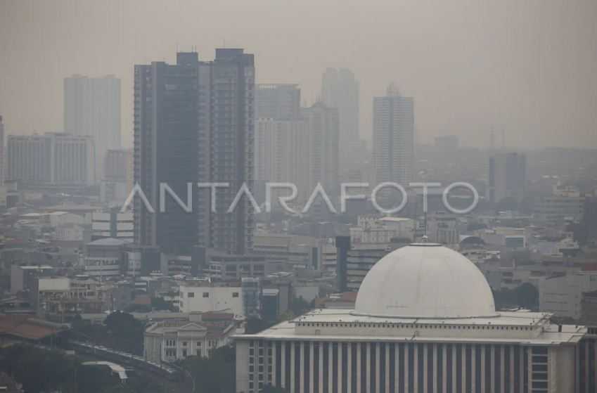 Tak Kunjung Membaik, Kualitas Udara Jakarta Kategori Tidak Sehat pada Minggu Pagi