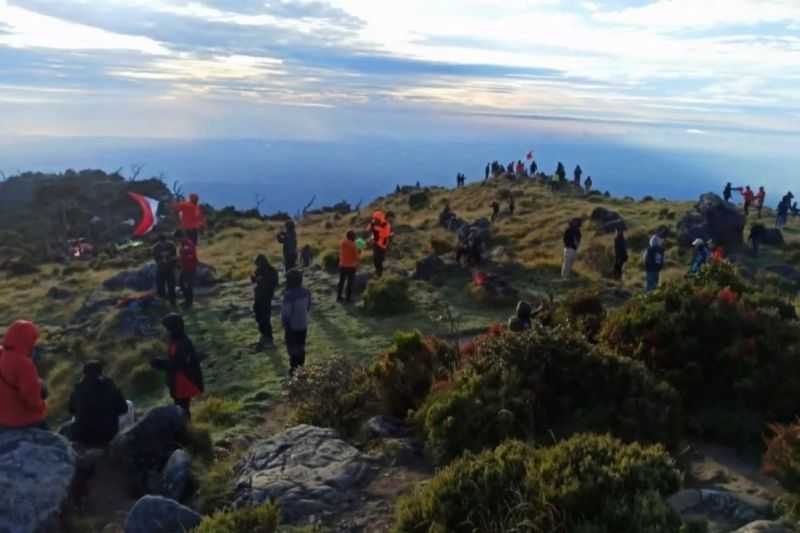 Tak Miliki Surat Izin, Delapan Pendaki Didenda Rp500 Ribu Gegara Lintasi Bulu Baria Gowa