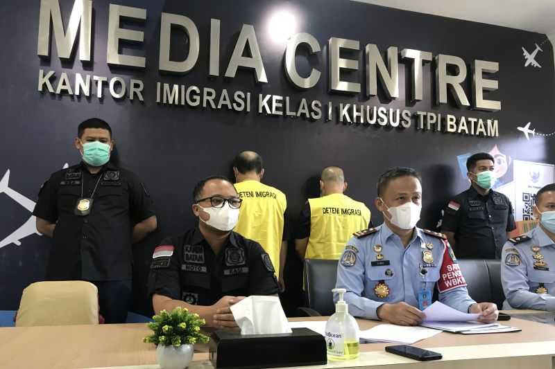 Tak Seperti UAS, Dua WN Singapura dan Malaysia Dideportasi Imigrasi Batam karena Alasan Ini