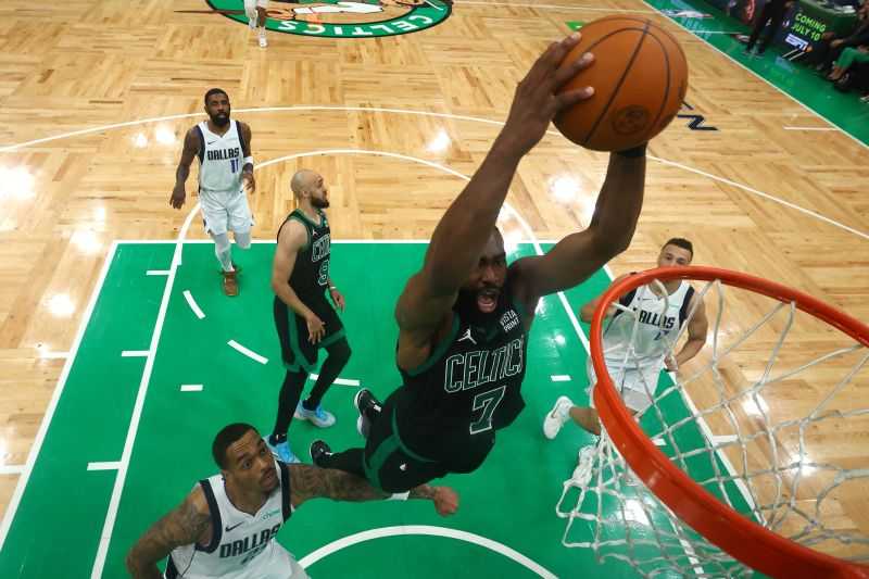 Taklukkan Mavericks 105-98, Boston Celtics Kini Unggul 2-0 di Partai Final NBA
