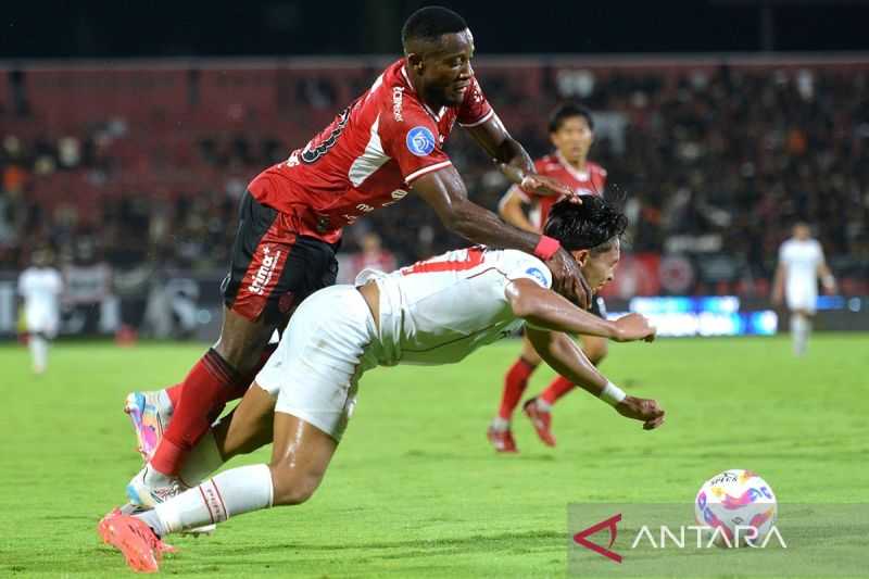 Taklukkan Persis Solo 3-0, Bali United Rebut Pucuk Klasemen