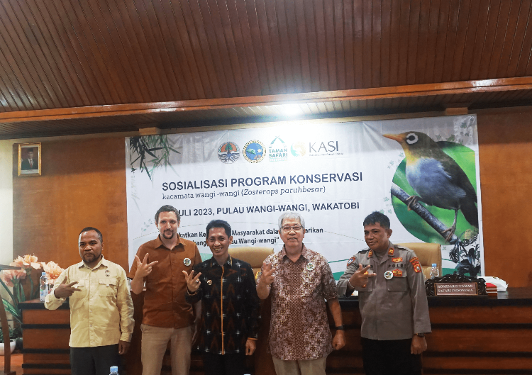Taman Safari Indonesia Gandeng BTN Wakatobi Kampanye Program Konservasi Burung Kacamata Wangi-wangi