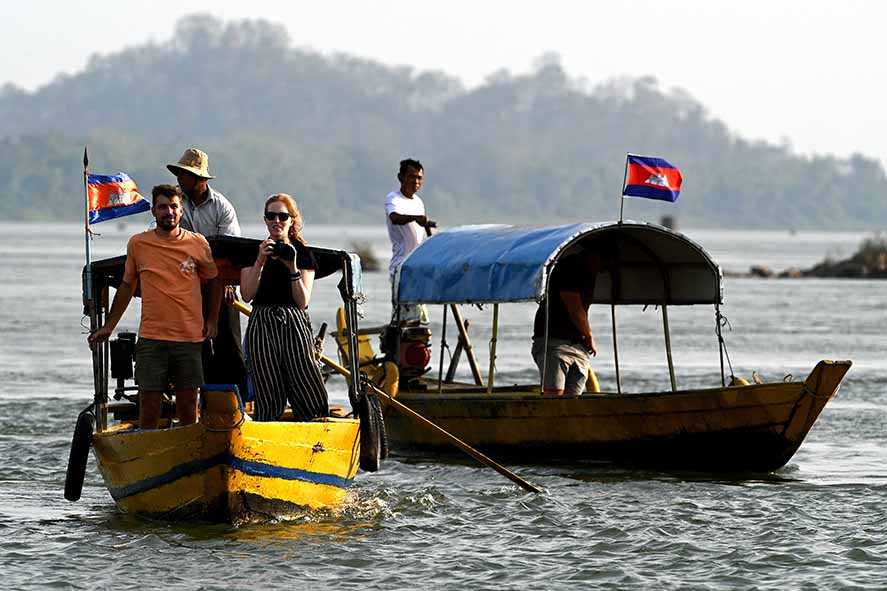 Tantangan Besar demi Selamatkan Pesut Sungai Irrawaddy dari Kepunahan