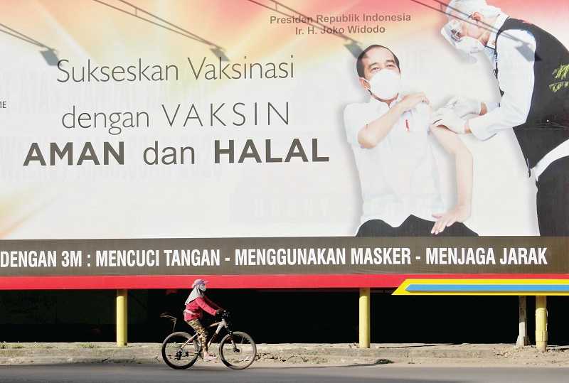 TARGET SATU JUTA DOSIS VAKSIN PER HARI