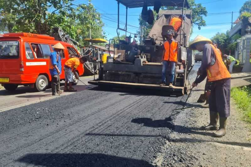 Target Semua Jalan Mulus di Jawa Tengah, Ganjar Anggarkan Rp437 Miliar untuk Perbaikan Jalan Pada 2023