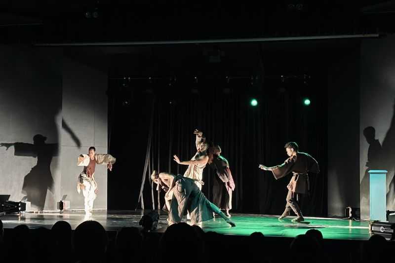 Tari Keturunan Gambarkan Peleburan Budaya Belanda dan Indonesia