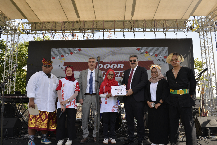 Tari Kreasi 'Wonderful Indonesia' Pukau Ribuan Pengunjung pada Perayaan Kemerdekaan di Ankara