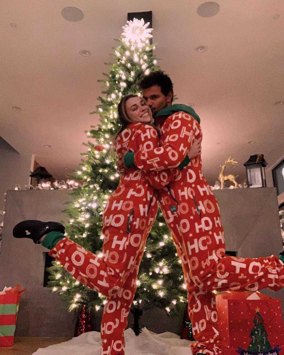 Taylor Lautner dan Istrinya Menikmati Natal Pertama sebagai Pengantin Baru.