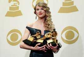 Taylor Swift Boyong Album of The Year