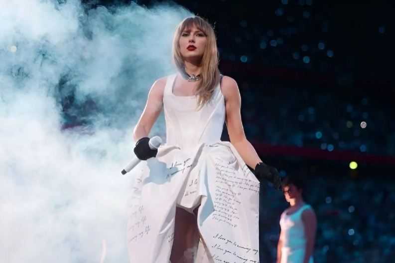 Taylor Swift Pamer Buket Bunga dari U2 Saat Konser di Dublin