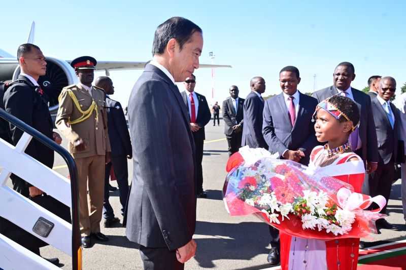 Tempuh Perjalanan Delapan Jam, Presiden Joko Widodo Tiba di Kenya