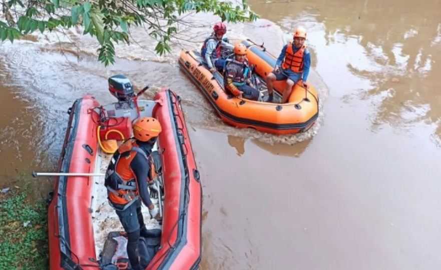 Tenggelam Setelah Terpeleset di Kali Pesanggrahan, Bambang Belum Ditemukan