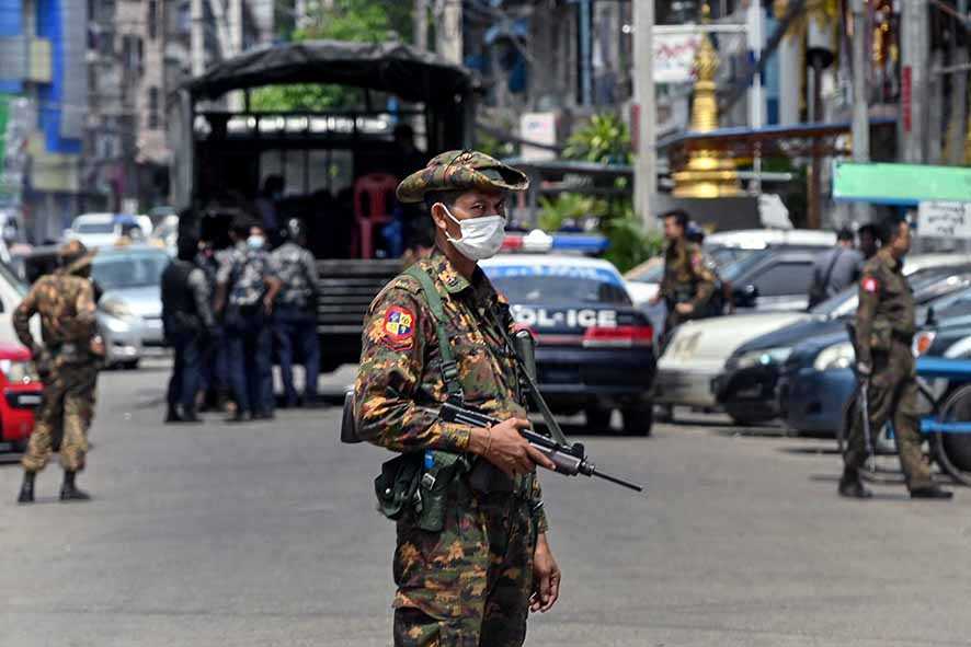 Tentara Junta Dituding Sandera Anak-Anak