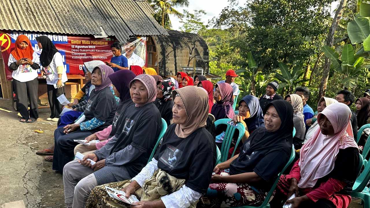 Terangi Jalan, Ganjar Muda Padjajaran Pasang Lampu JPU di Beberapa Titik di Tasikmalaya 4