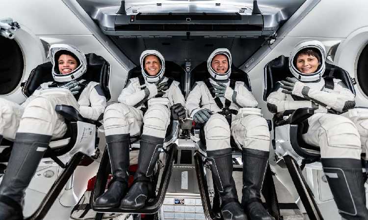 Terbang Selama Belasan Jam, Astronot Crew-4 SpaceX Tiba di Stasiun Luar Angkasa Internasional