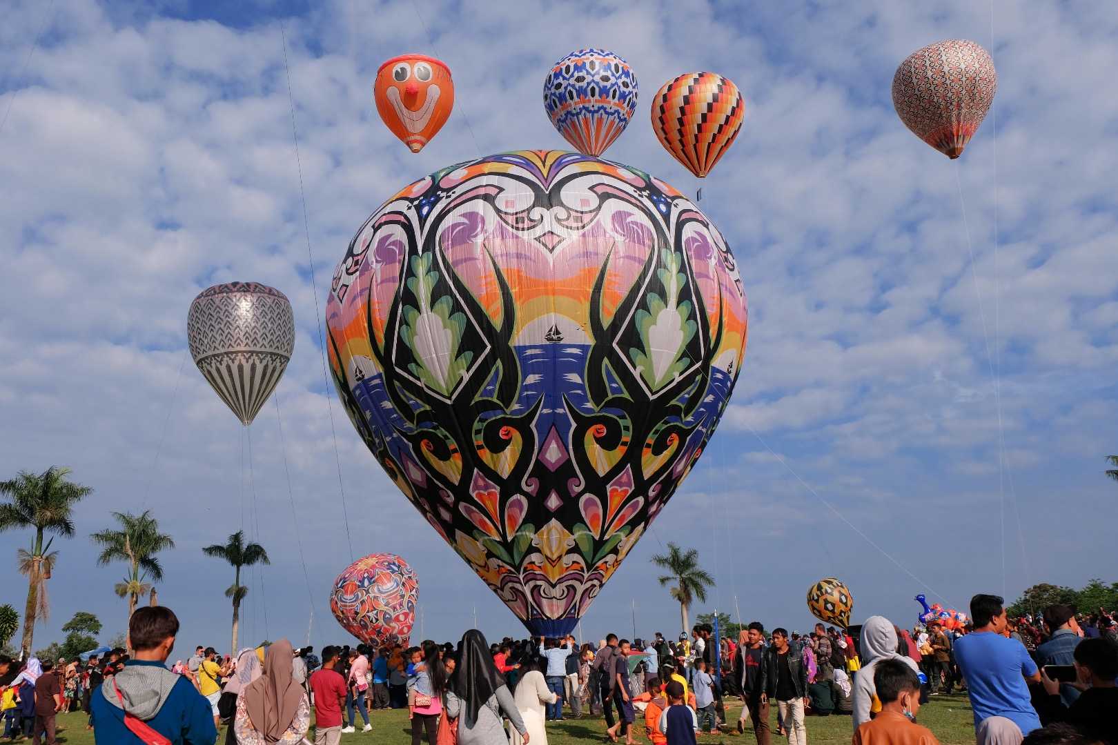 Terbangkan Balon