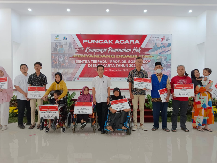 Terima Bantuan Kemensos, Penyandang Disabilitas di Solo Optimistis Usaha Jahitnya Makin Berkembang