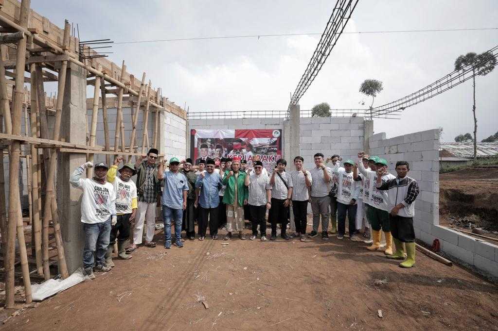 Terinspirasi Ganjar-Mahfud, Santri Ganjar Beri Bantuan untuk Pembangunan Gedung Organisasi Keagamaan di Pangalengan