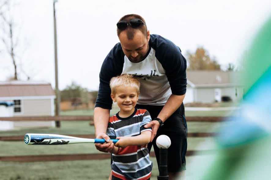 Terkendala Fisik, Orang Tua Tetap Bisa Temani Aktivitas Olahraga Anak