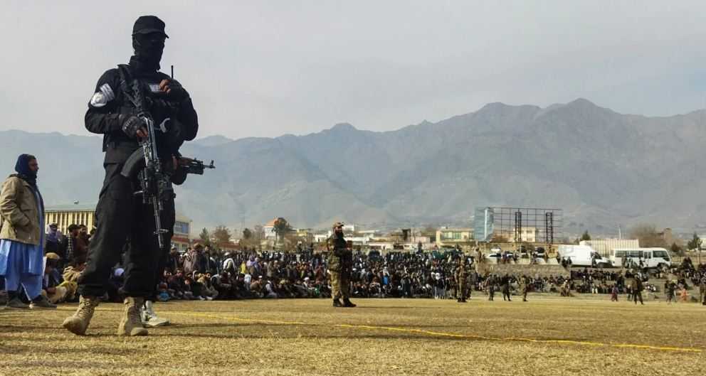 Terlibat Kejahatan 'Moral', Puluhan Pria-Wanita Afghanistan Dihukum Cambuk Taliban