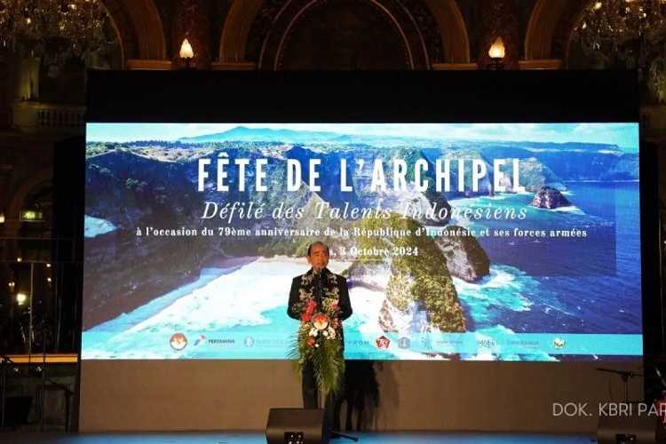 Terobosan Keren, KBRI Pamerkan Karya Desainer Indonesia lewat Festival Nusantara di Paris