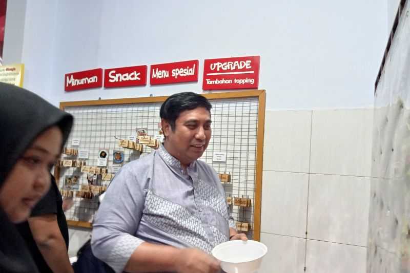 Tersedia Aneka Jajanan, Bupati Maros Apresiasi Kawasan Kuliner di Pasar Cidu