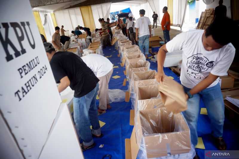 Tersendat, KPU Sebut Pengepakan Logistik Pemilu di Tulungagung Terkendala Cuaca