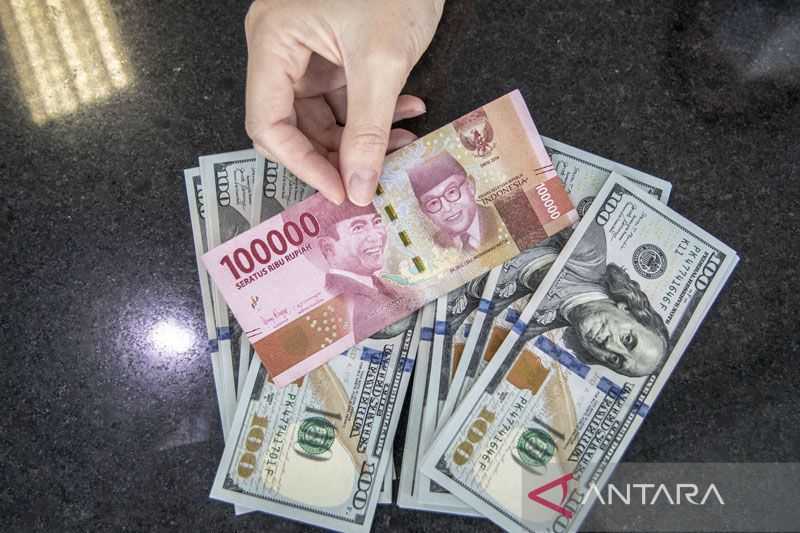 Terus Menguat, Rupiah Pagi Ini Rp15.026 per Dolar AS