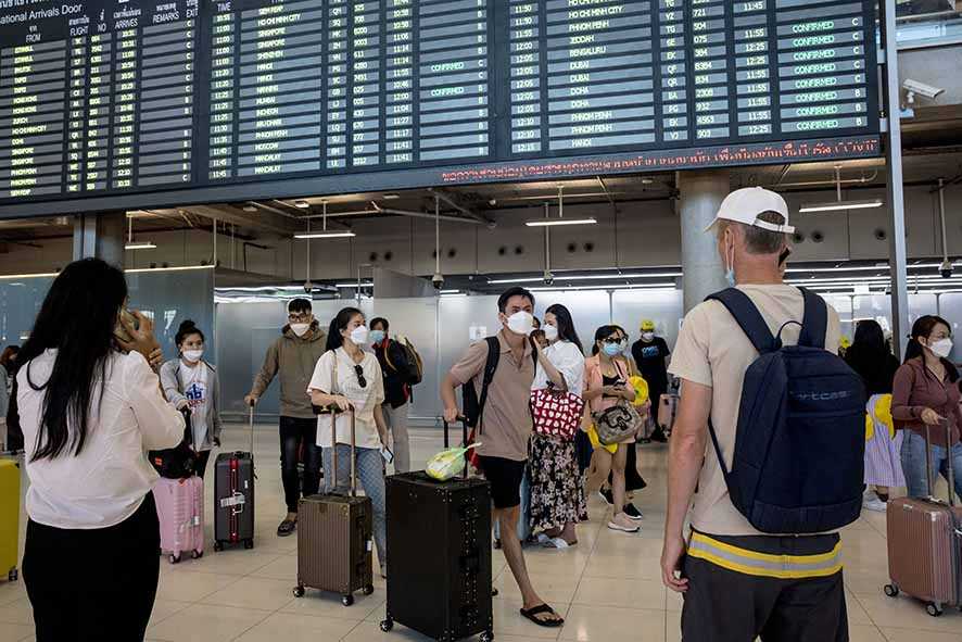 Thailand Pulihkan Aturan Covid-19 Pelancong Internasional