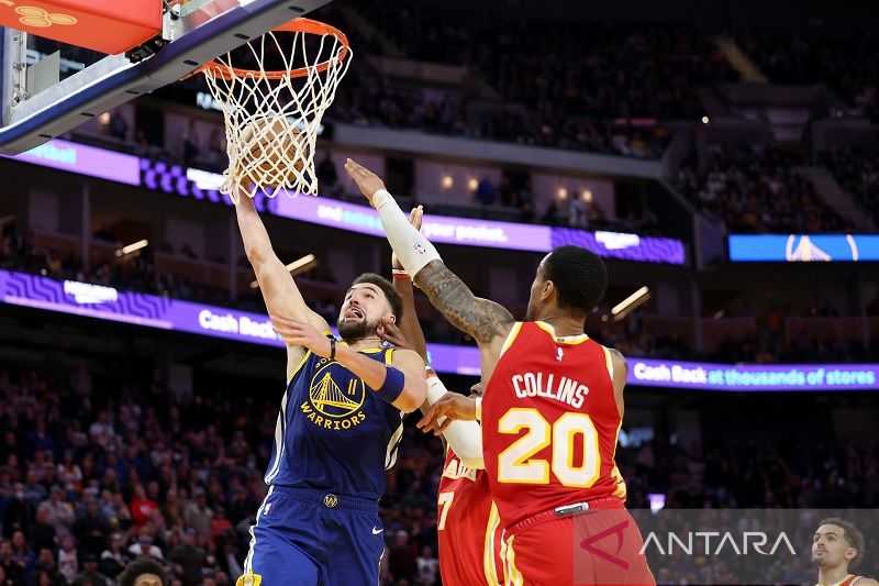 Thompson dan Curry pimpin kemenangan Warriors atas Suns 123-112