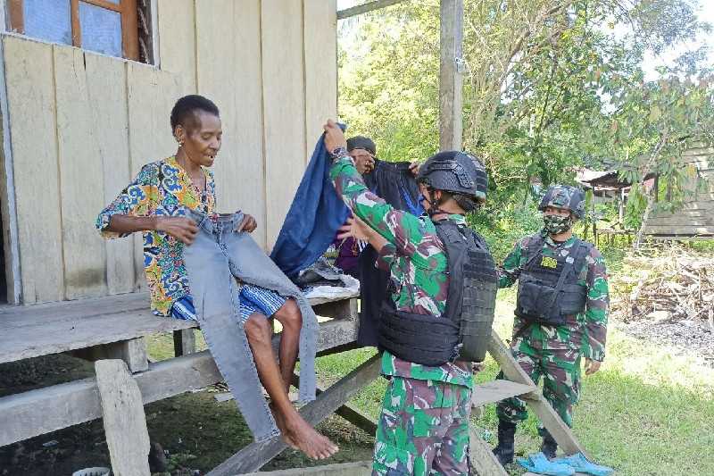 Tiba-tiba Anggota Satgas TNI Bersenjata Lengkap Datangi Rumah Warga Papua saat Patroli, Ini yang Dilakukan