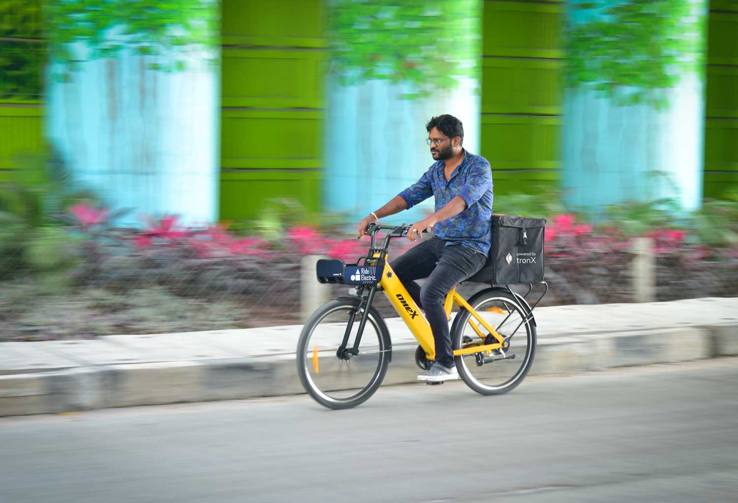 Tidak Kalah Canggih, Smartron Meluncurkan Sepeda Listrik tbike OneX di India